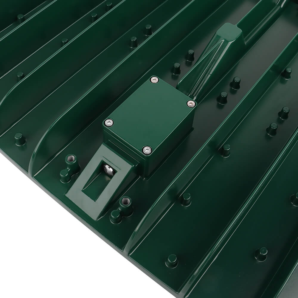 Back view of a Konlite Spica Green 400W LED Tennis court light