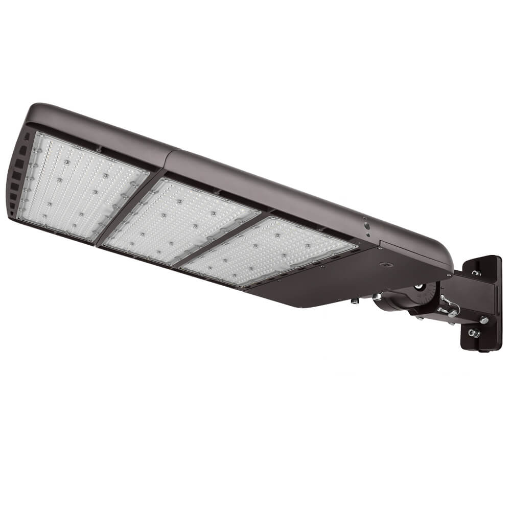 Konlite Spica 600W LED Tennis court light with an universal Mount